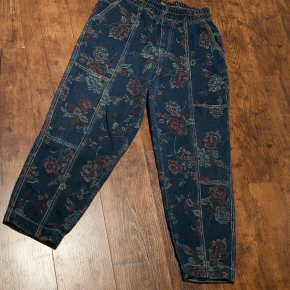 Wide leg Floral embroidered jeans by BDG - Picture 3 of 4